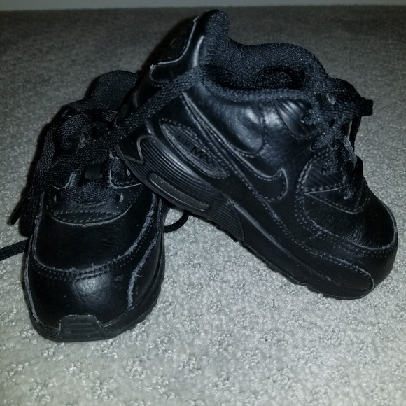 Lot of toddler nike shoes - Picture 3 of 4